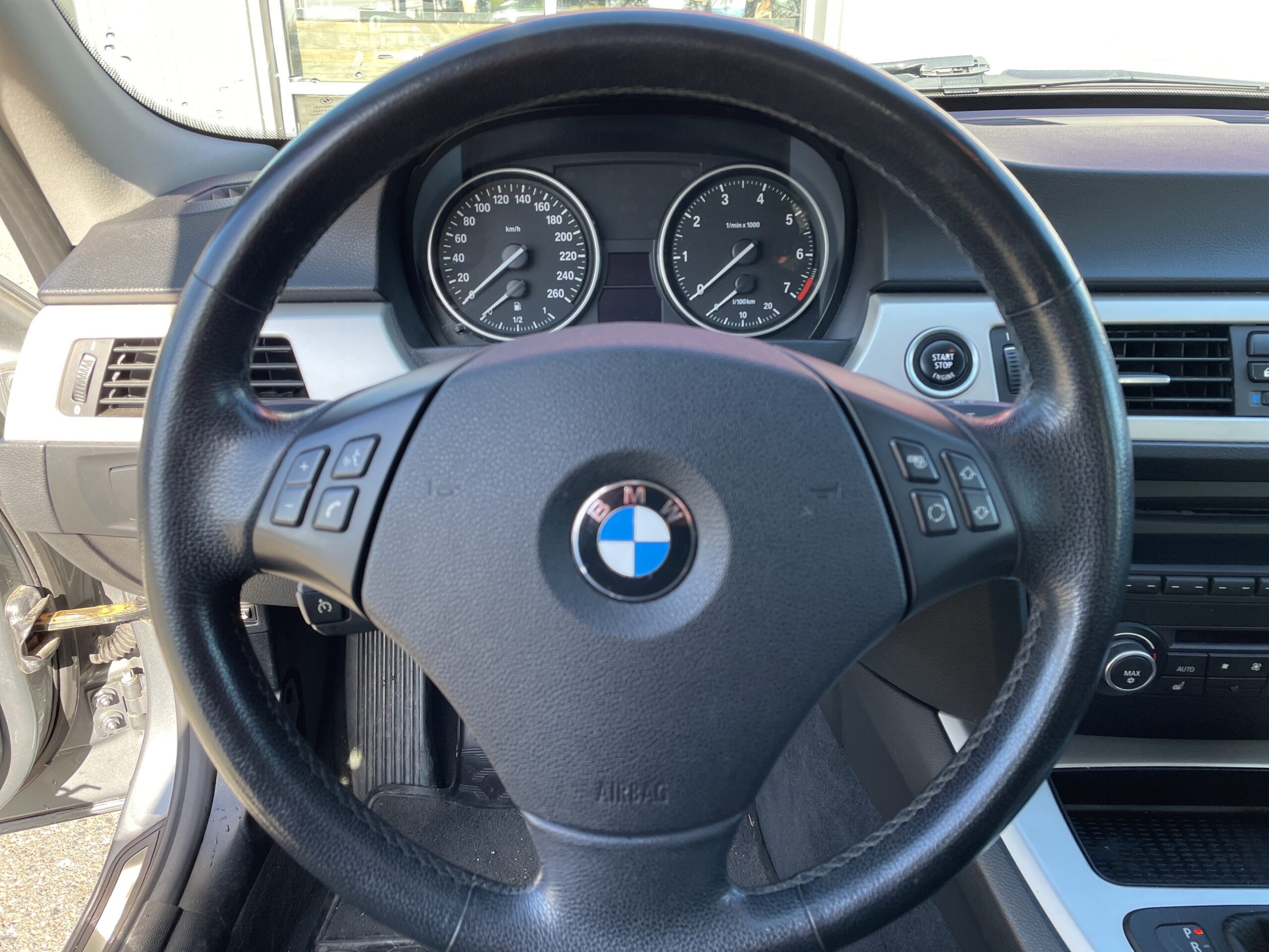 BMW-3_Series-2011 (8)